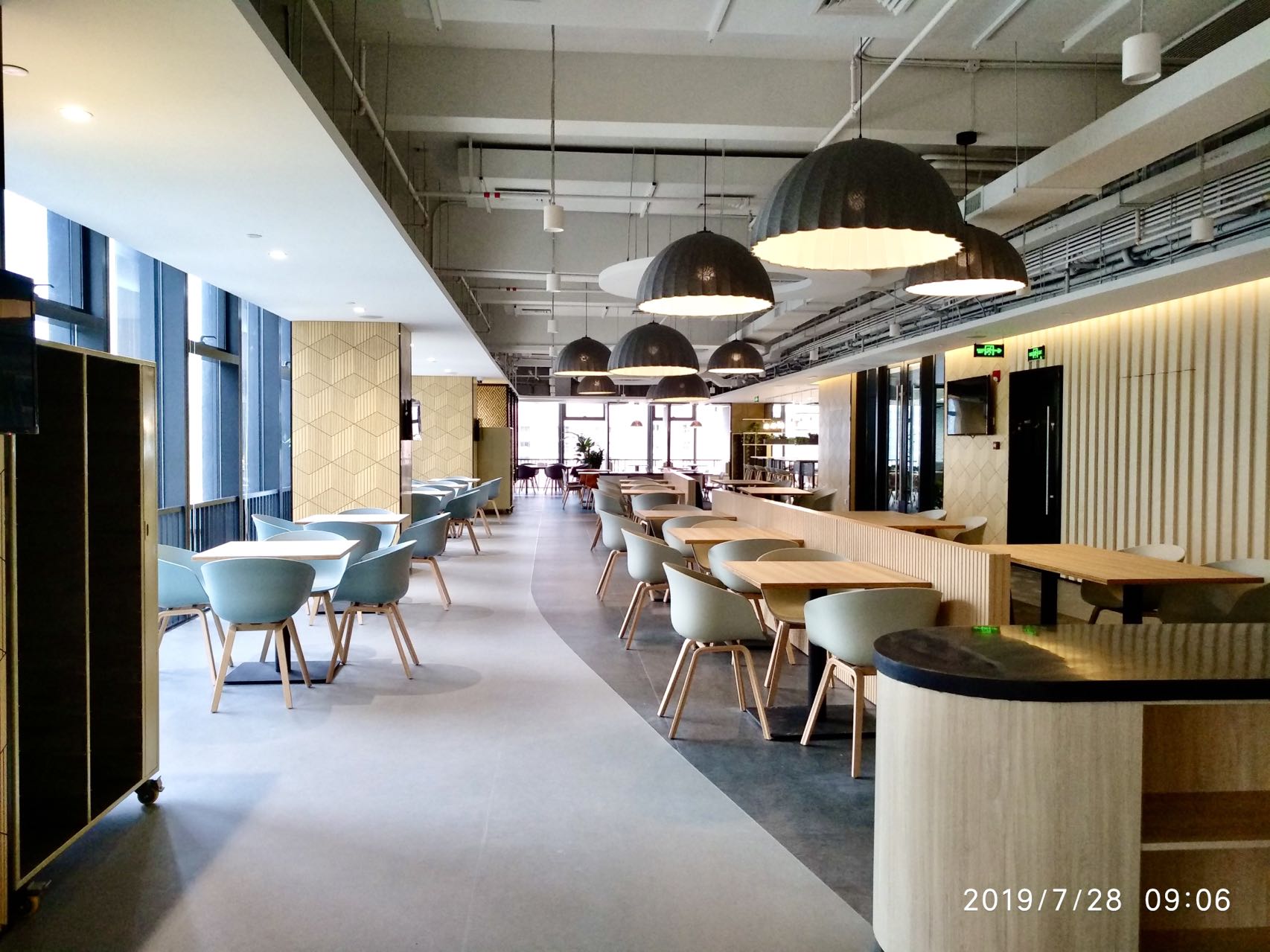 餐廳安裝了亞麻地板的效果實(shí)照?qǐng)D